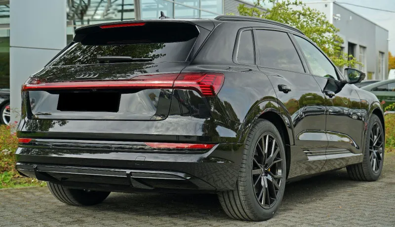 Audi E-Tron 55 Quattro S-line =Black Edition= Carbon Гаранци Image 4